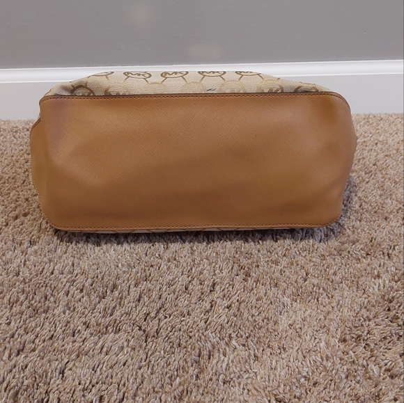 MICHAEL KORS Kempton Signature Circle Monogram Fabric and Leather Tote Bag - Picture 13 of 14